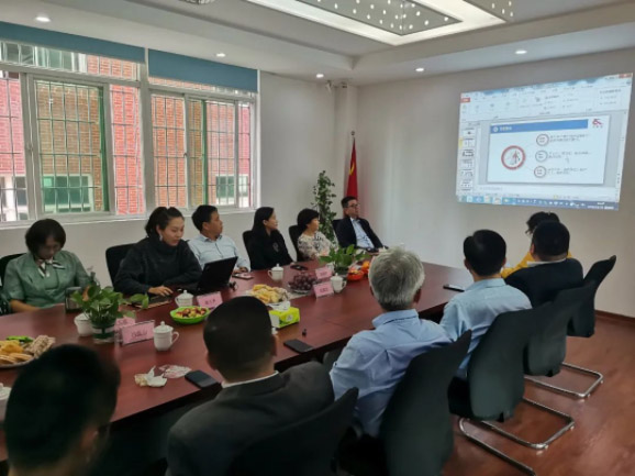 情暖永新昌丨熱烈歡迎廈門(mén)總商會(huì)舉辦的哈工大會(huì)長(zhǎng)班同學(xué)光臨廈門(mén)永新昌參觀指導(dǎo)。