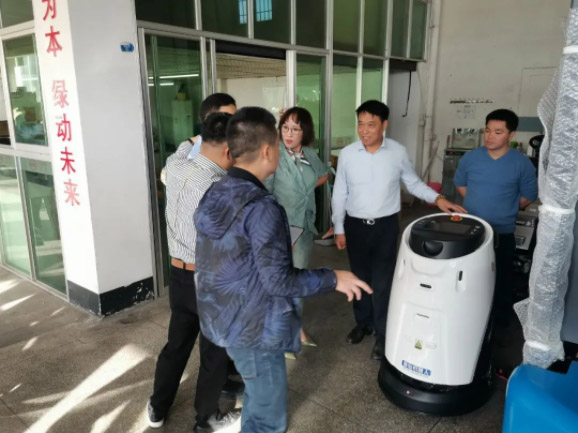 情暖永新昌丨熱烈歡迎廈門(mén)總商會(huì)舉辦的哈工大會(huì)長(zhǎng)班同學(xué)光臨廈門(mén)永新昌參觀指導(dǎo)。